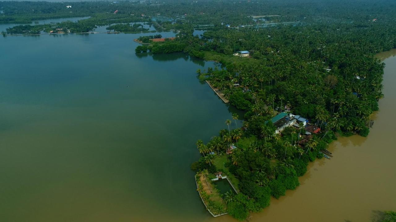 Lake N River Resort Munroe Island Mundrothuruth Ngoại thất bức ảnh