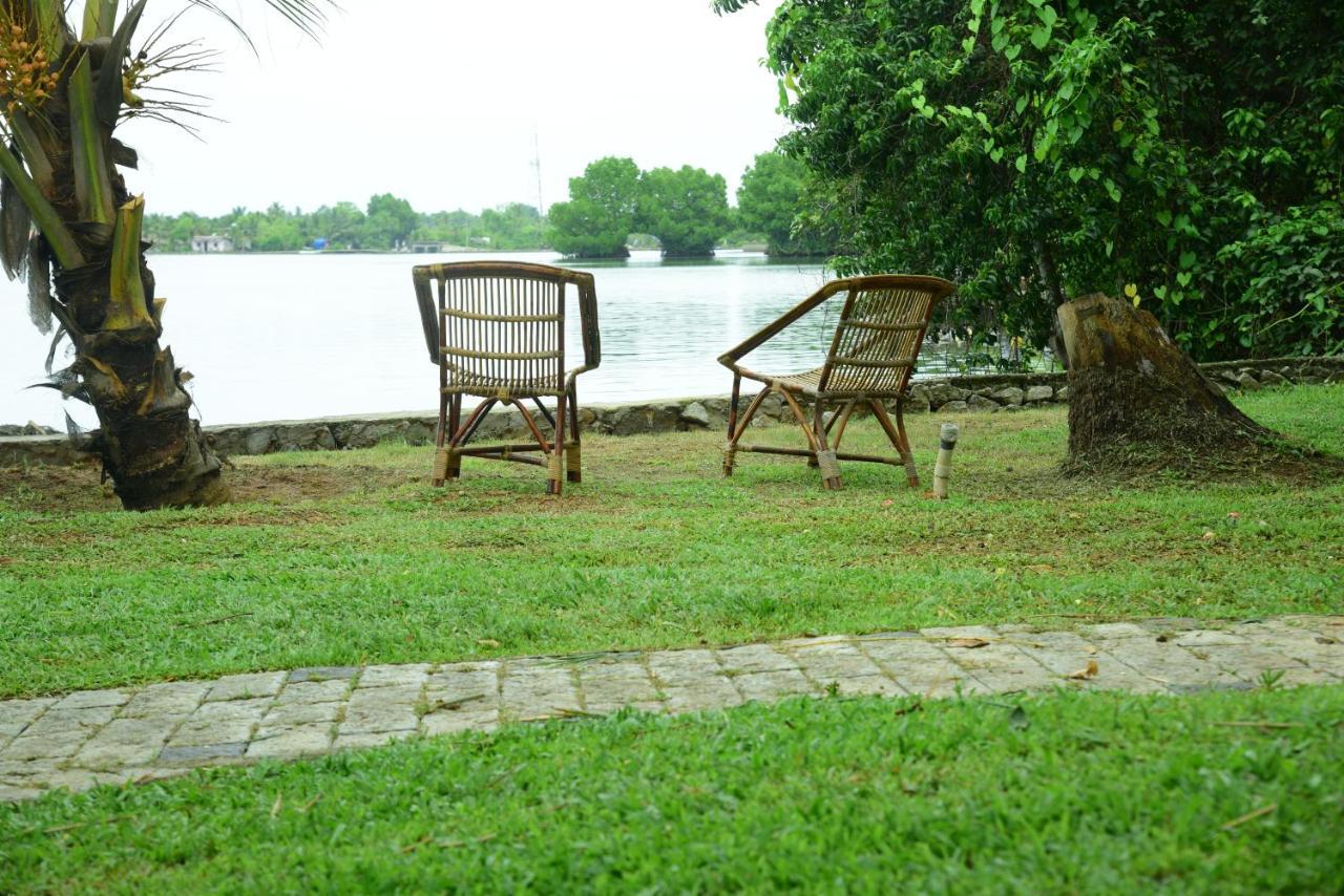 Lake N River Resort Munroe Island Mundrothuruth Ngoại thất bức ảnh